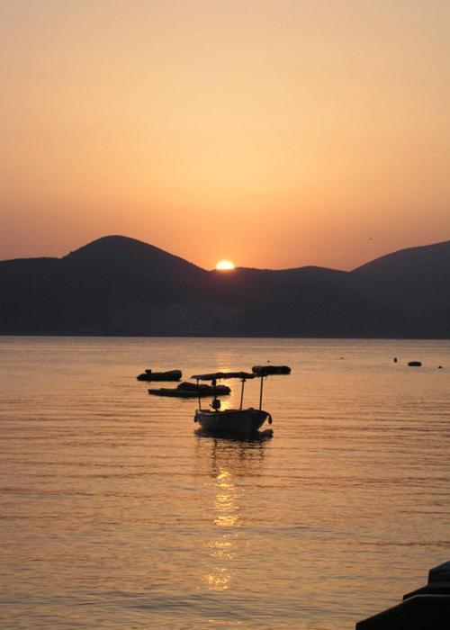 Apartments Grispolis Tivat Buitenkant foto