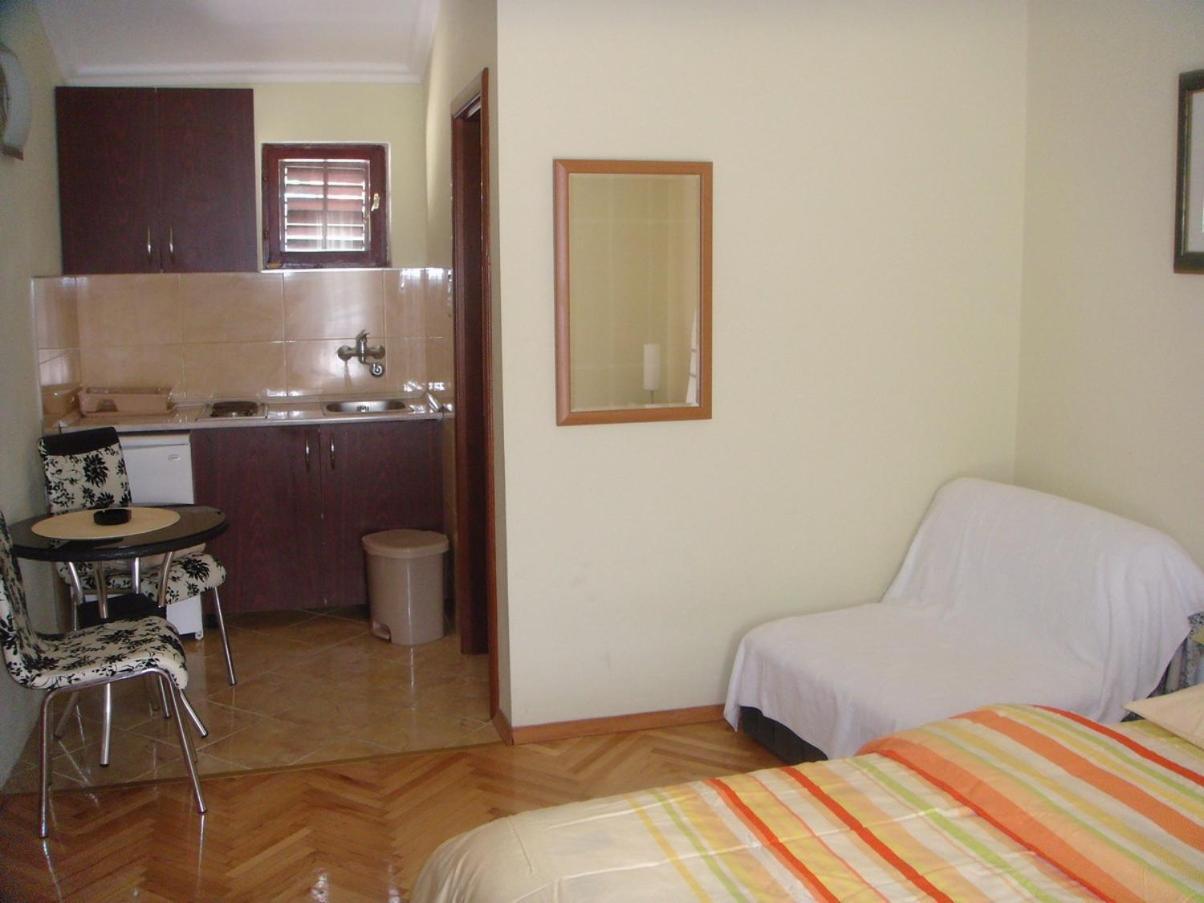 Apartments Grispolis Tivat Buitenkant foto