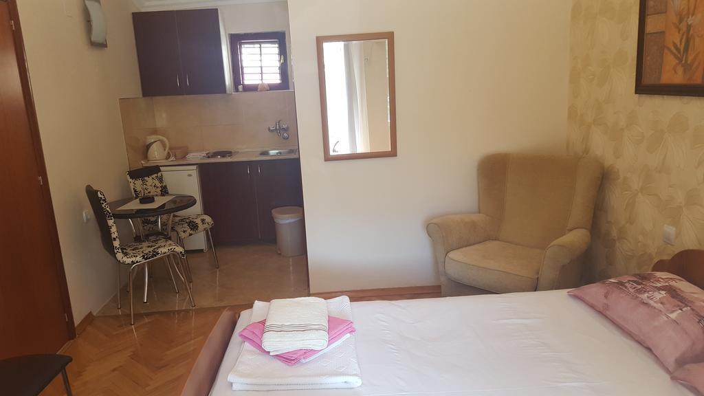 Apartments Grispolis Tivat Buitenkant foto